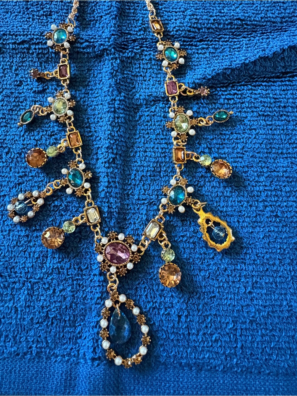 Elegant Multicolor Crystal Statement Necklace - Gold Tone